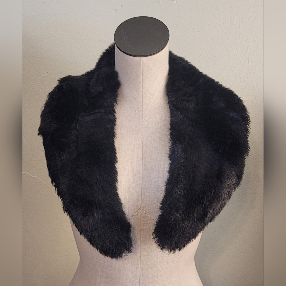 Elegant Black Faux Fur Collar
